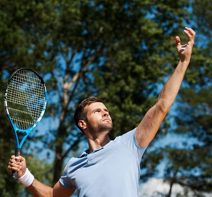 Ilustração de um homem jogando tênis